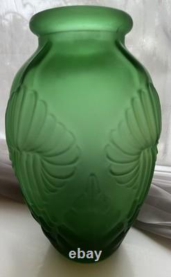 Art Deco Emerald Green Glass Vase