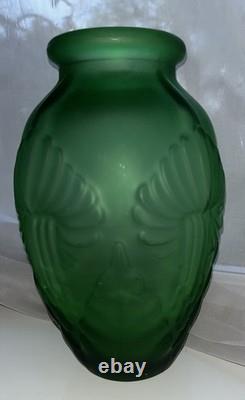 Art Deco Emerald Green Glass Vase