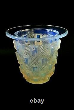Art Deco Sabino Damier Rond Opalescent Glass Vase