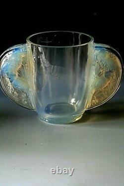 Art Deco Verlys Les Oiseaux Des Iles Opalescent Glass Vase Circa 1934