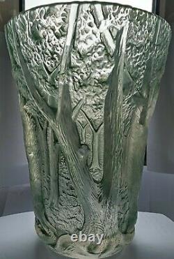 Art Nouveau French Iredesent Vase Circa 1920s In The Style Of Lalic