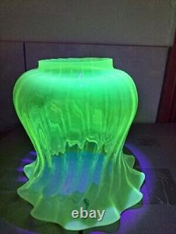 Art Nouveau vaseline uranium glass oil lamp shade