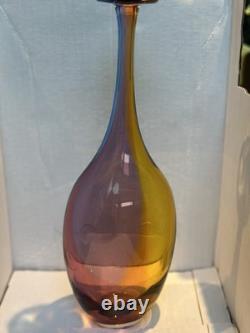 Beautiful signed Kosta Boda art glass vase