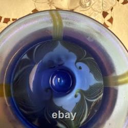 DONALD CARLSON ART GLASS VASE 7.5 SIGNED IRIDESCENT BLUE WithPULL FEATHER PATTERN