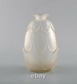 Early René Lalique Perles vase in mouth-blown art glass. Dated ca 1925