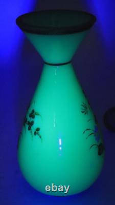 Harrach/Bristol Urainium Art Glass Vase
