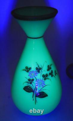 Harrach/Bristol Urainium Art Glass Vase