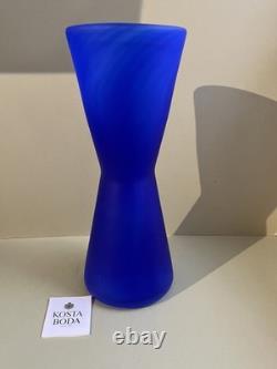 Kosta Boda Stromboli Hourglass Design Vase by Gunnel Sahlin 1994