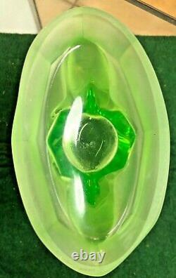 Large Art Deco Walther Sohne Green Windsor Frosted Glass Vase