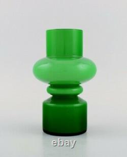 Lindshammar, Sweden. Vase in green mouth blown art glass. 1960s / 70s