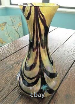 Loetz Kralik Pallme Koenig Burgundy Swirl on Gold Art Glass Vase ca. 1900