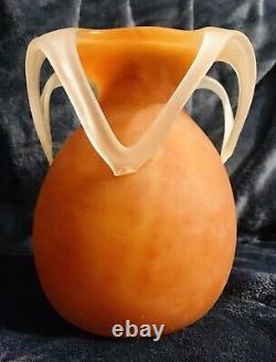 Lovely Bohemian Czech Kralik Era Mottled Satin Art Glass Vase 6.5