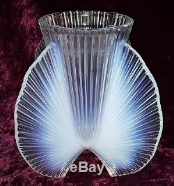 P D'Avens vintage Art Deco antique opalescent clam design vase
