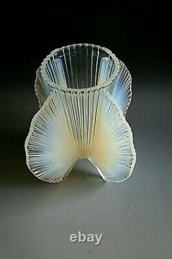 Pierre D'Avesn French Art Deco Opalescent Glass Vase c1930