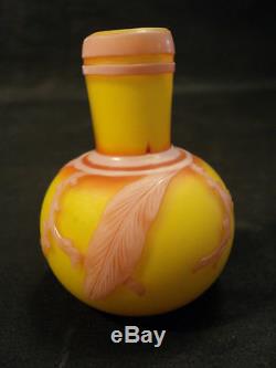 RARE Thomas Webb 3-Color CAMEO Art Glass 2.5 Miniature Vase