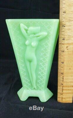Rare McKee Jadite Art Deco Nude Woman Standing Lady Tri Sided Triangle Vase