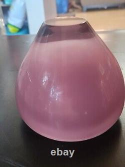 Rare Mid-Century Kaj Franck For Iittala Hauen Leuat Pink Art Glass Vase Signed