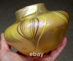 STUNNING! 1976 ORIENT & FLUME Studio Art Glass PULLED FEATHER IRIDESCENT Vase