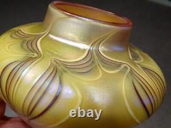 STUNNING! 1976 ORIENT & FLUME Studio Art Glass PULLED FEATHER IRIDESCENT Vase
