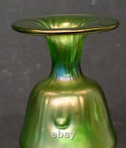 STUNNING! ANTIQUE Vintage ART NOUVEAU Glass GREEN IRIDESCENT Vase / LOETZ Kralik