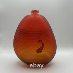 Signed Denizen Robert Wynne Peacock Red Art Glass Vase Handblown Pictorial Mark