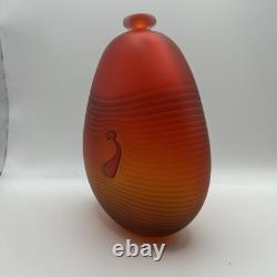 Signed Denizen Robert Wynne Peacock Red Art Glass Vase Handblown Pictorial Mark