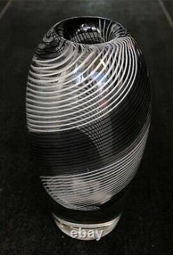 Signed VICKE LINDSTRAND KOSTA BODA Vase Mid Century Glass Swirls SWEDEN, H 6