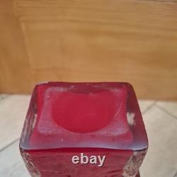 Similar to a Whitefriars Drunken Bricklayers vase in red