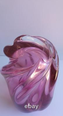 Stunning vintage ombre pink twisted art glass sculptural vase hand blown