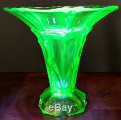 Vaseline Glass STOLZLE Old Czech Art Deco Emerald Green Tall Frog Vase