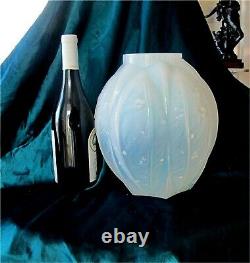 Verlys Art-deco Opalescent-cased Glass Vase France 1920's