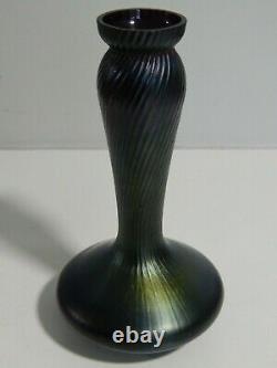 Ancien Kralik Bohemian Vase En Verre D'art Violet Avec Vert Irisé C1900