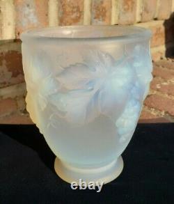 Antique Art Déco Etling France Vase En Verre Opalescent Blanc Vers 1920 Raisins Rares