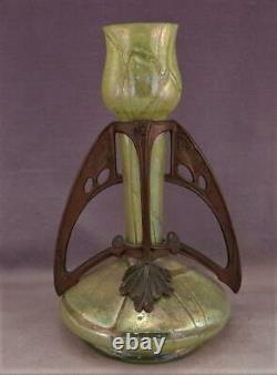 Antique C1900 Loetz Vase En Verre D'art Nouveau & Collier D'ornement En Bronze Autrichien