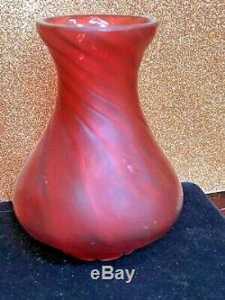 Antique Domaine Cranberry En Verre Swirl Vase En Verre Soufflé À La Bouche Art