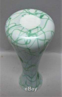 Antique Imperial (américain) Art Nouveau Vase En Verre Coeurs Verts Et Vigne C. 1920