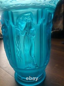 Art Déco 1920-30`s Aqua Blue Vase En Verre D'uranium. Dainades & Motif Stork