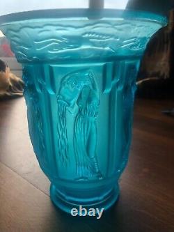Art Déco 1920-30`s Aqua Blue Vase En Verre D'uranium. Dainades & Motif Stork