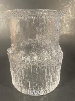 Art en verre - Vase en verre de 5,5 pouces de hauteur et 4 1/4 pouces de diamètre par Iittala Finlande.