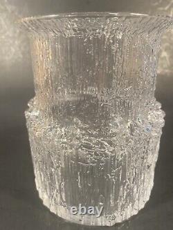 Art en verre - Vase en verre de 5,5 pouces de hauteur et 4 1/4 pouces de diamètre par Iittala Finlande.