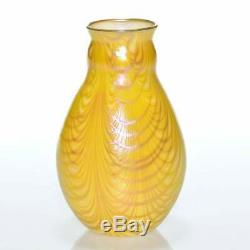 Au Début Charles Lotton Iridescent Art Glass Lincoln Drapé Vase- 1977 Daté Signé