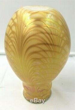 Au Début Charles Lotton Iridescent Art Glass Lincoln Drapé Vase- 1977 Daté Signé