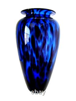 Beau grand verre d'art en style Murano bleu cobalt de 13.25 pouces