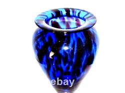 Beau grand verre d'art en style Murano bleu cobalt de 13.25 pouces