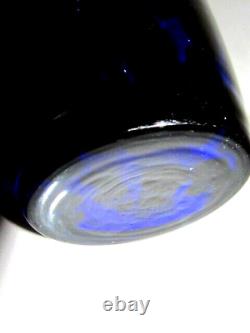 Beau grand verre d'art en style Murano bleu cobalt de 13.25 pouces