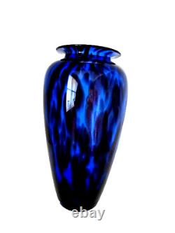 Beau grand verre d'art en style Murano bleu cobalt de 13.25 pouces