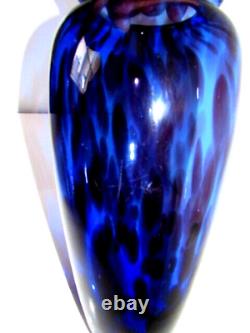 Beau grand verre d'art en style Murano bleu cobalt de 13.25 pouces