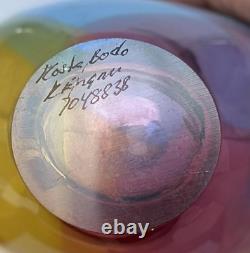 Beau vase en verre d'art signé Kosta Boda