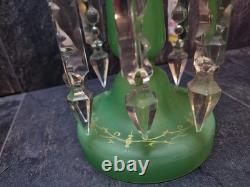 Beau vase opalin en verre avec lustre vert victorien lumineux de 28 cm de haut bohémien