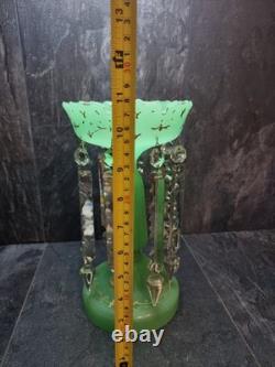 Beau vase opalin en verre avec lustre vert victorien lumineux de 28 cm de haut bohémien